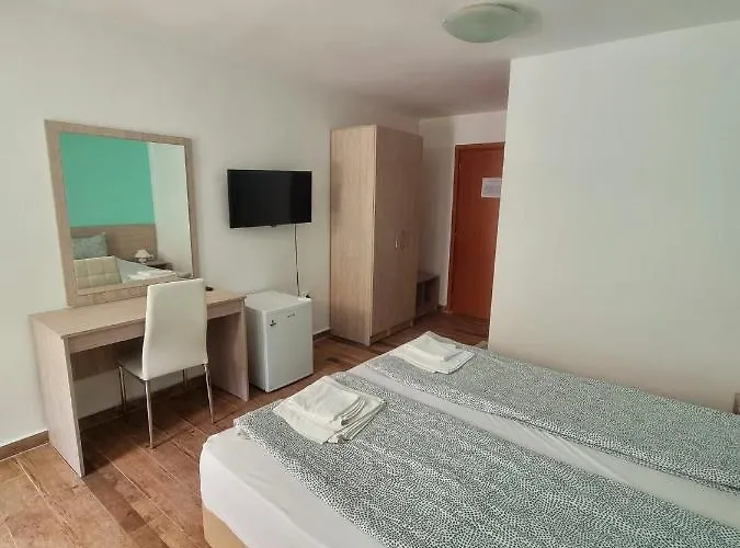 Хотел чар Приморско