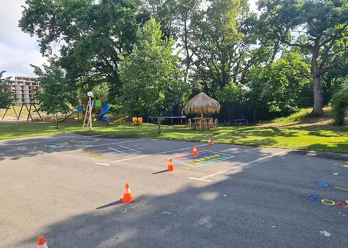 Хотел чар Приморско